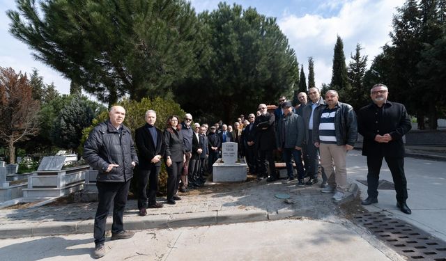 İzmirli usta gazeteci mezarı başında anıldı