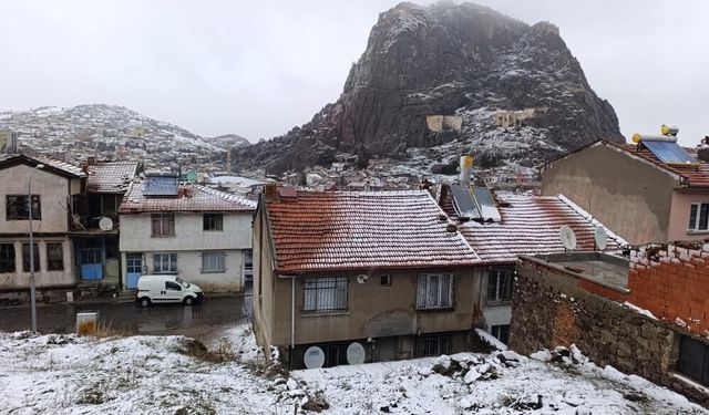 Afyonkarahisar'da kar yağışı