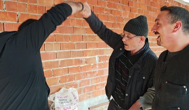 Vatandaşın çiftlik sahibi ile kurban pazarlığı renkli görüntüler oluşturdu