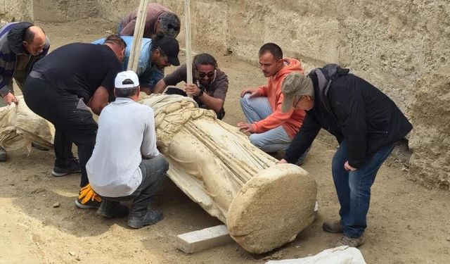 Laodikeia’da 2 metrelik Athena heykeli gün yüzüne çıkartıldı