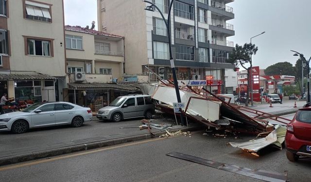 Fırtına çatıyı uçurdu, facianın eşiğinden dönüldü