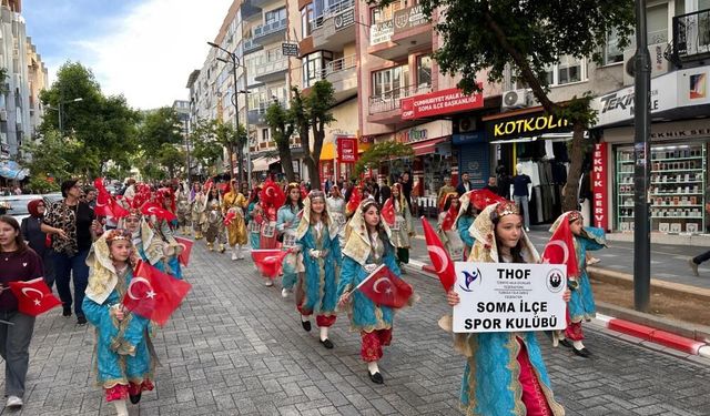 Soma'da Zeybek Festivali yoğun ilgi gördü