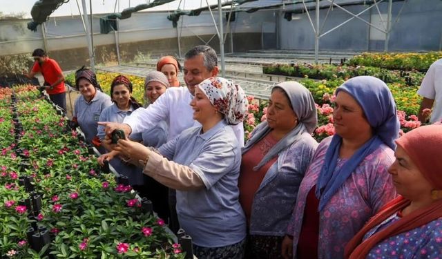 Özgür Özel Bayındır'da üreticilerle buluştu