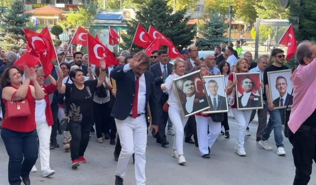 Kütahya'da 3 belediye başkanı YENİ Parti'ye geçti