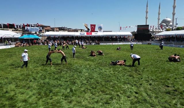 Kula Er Meydanı’nda Başpehlivan Feyzullah Aktürk