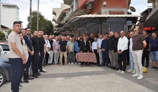 Manisa’da silahlı soygun girişimini kınayan kuyumcular aynı anda kepenk indirdi