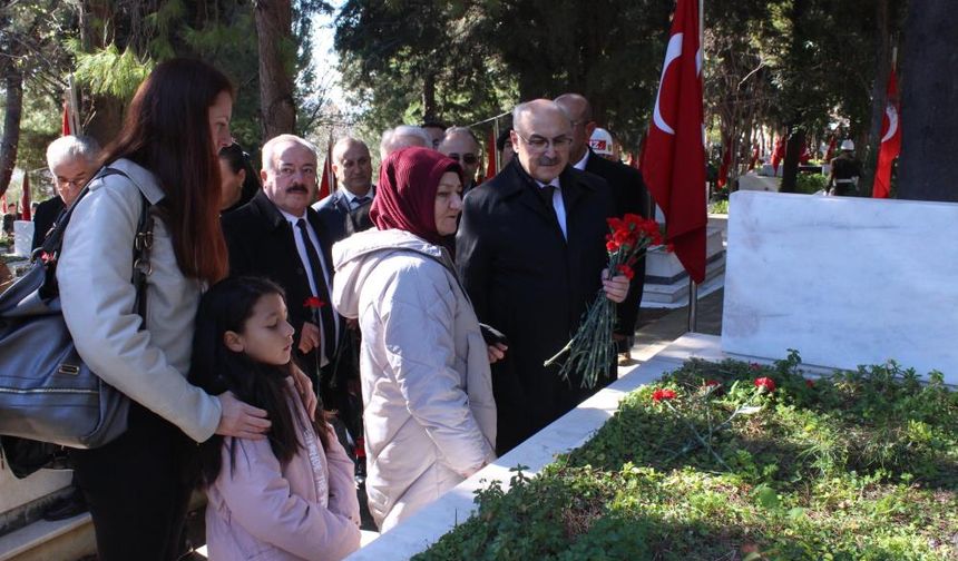 Çanakkale Şehitleri İzmir'de törenle anıldı