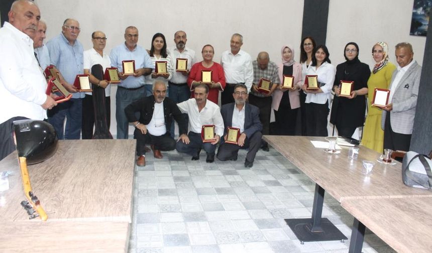  Şiir gecesinde şairler şiirlerini okudular