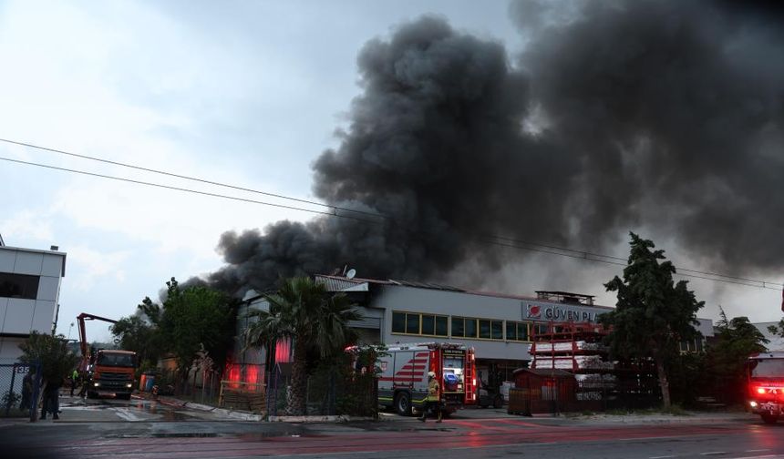 İzmir’de iki ayrı fabrikada yangın