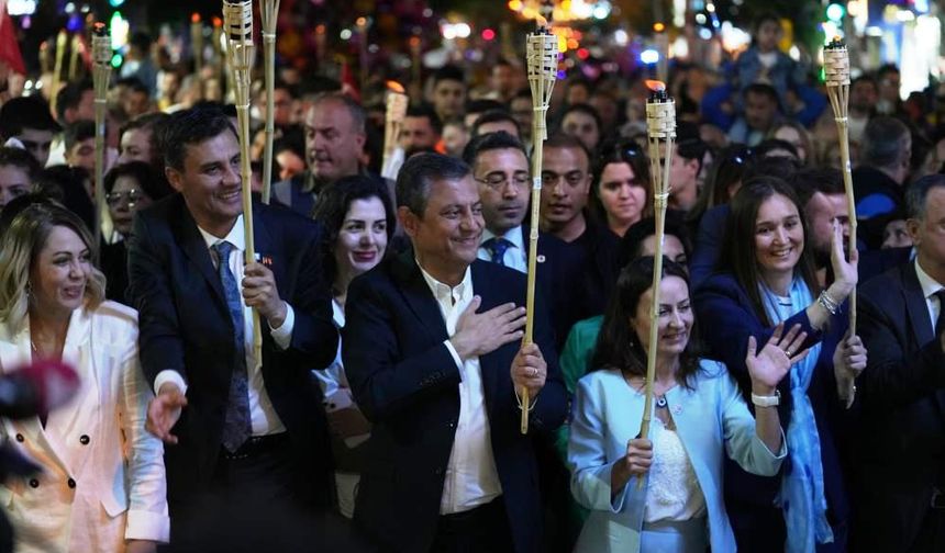  CHP Genel Başkanı Özel'den Dervişoğlu’na tebrik