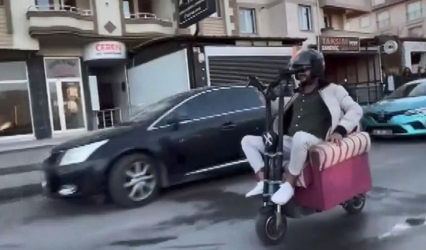 Scooter'a yerleştirdiği koltukla trafiğe çıktı