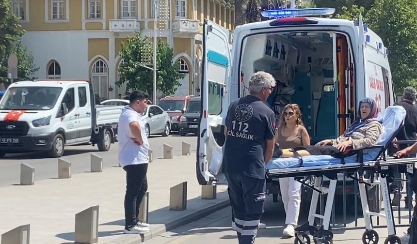 Ferdi Zeyrek'in taziyesinde yaşlı kadın fenalaştı