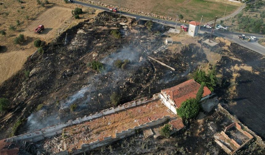 Kula’da aynı anda iki farklı bölgede yangın