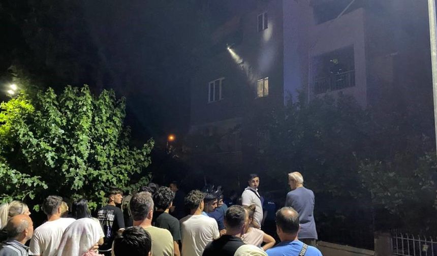 Mahsur kalan kadın demir parmaklıkları kesilerek kurtarıldı
