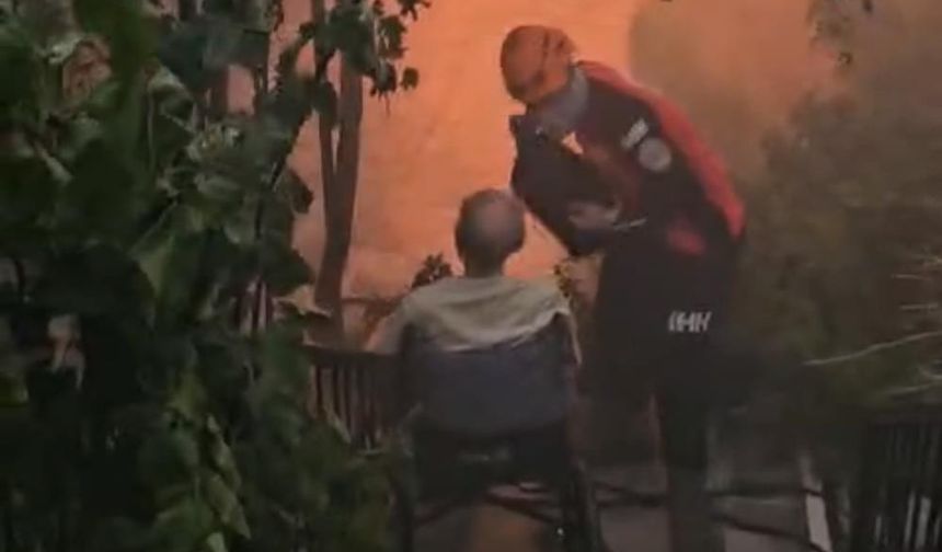 İzmir'de yangında kurtarma çalışmaları sürüyor