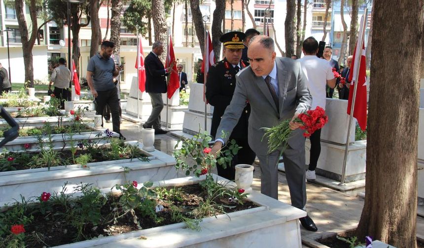 Manisa'da 15 Temmuz şehitleri dualarla anıldı