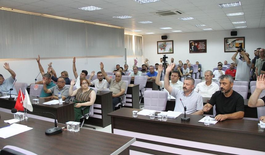 Kula Belediyesinde CHP’li katip üyelerden toplu istifa