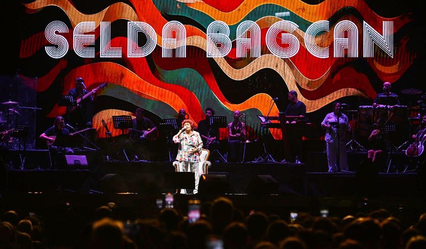 Çim Konserleri'nde Selda Bağcan rüzgarı esti