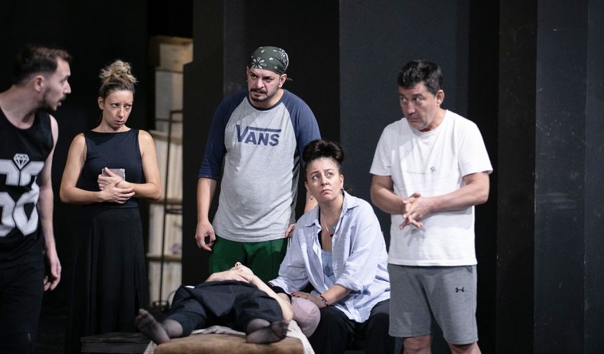 İzmir Şehir Tiyatroları "Cadı Kazanı" oyununun provalarına devam ediyor