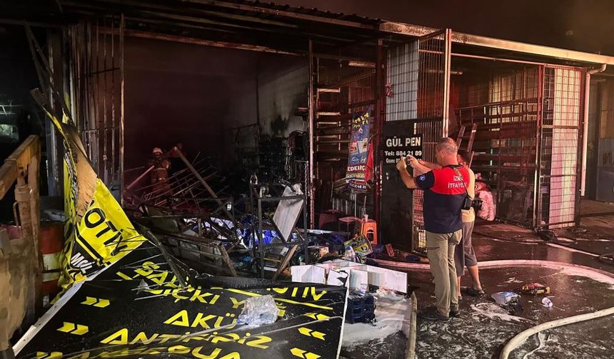 İzmir’de sanayi sitesinde yangın: 3 iş yeri kül oldu