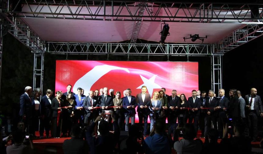 CHP Genel Başkanı Özel, Uşak'ta Ferdi Zeyrek Amfi Salonu açılışına katıldı