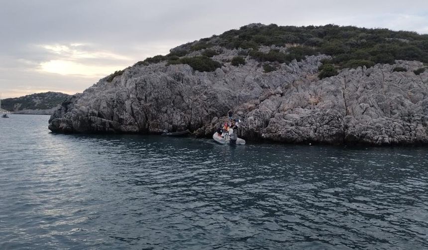 Bodrum'da bot kayalıklara çarptı: 4 yaralı