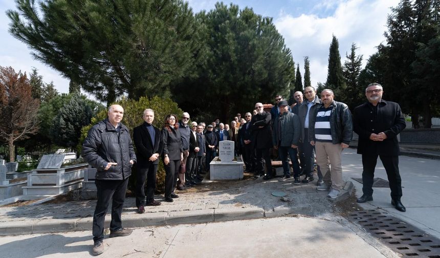 İzmirli usta gazeteci mezarı başında anıldı