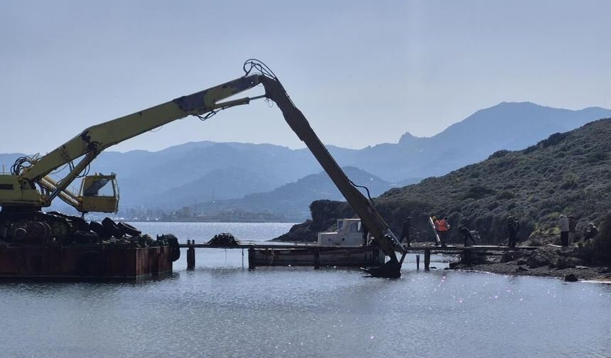 Bodrum'da iskelelerin yıkımına başlandı