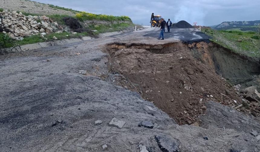 Manisa'da çöken Kula-Selendi karayolu ulaşıma kapatıldı