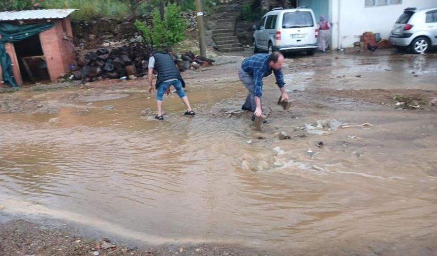 Manisa'da sağanak ve dolu etkili oldu