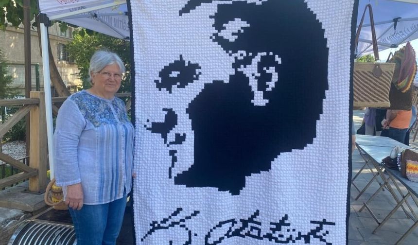 Manisa'da 7 bin 600 motifli Atatürk portresi sergiye damga vurdu