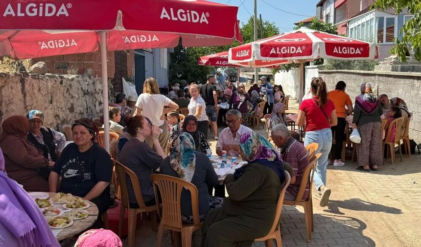 Irmak öğretmen memleketi Kula'da dualarla anıldı