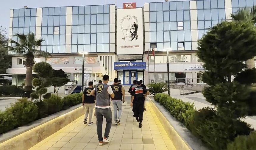 Menderes Belediye Başkanı İlkay Çiçek CHP'den istifa etti