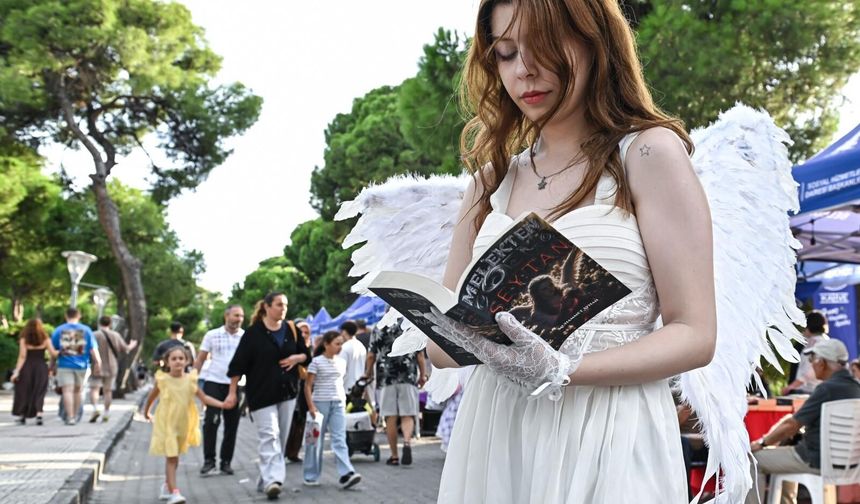 İZKİTAP'ta ilk gün yoğun ilgi