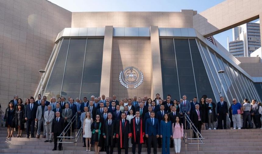 İzmir'de yeni adli yıl törenle açıldı