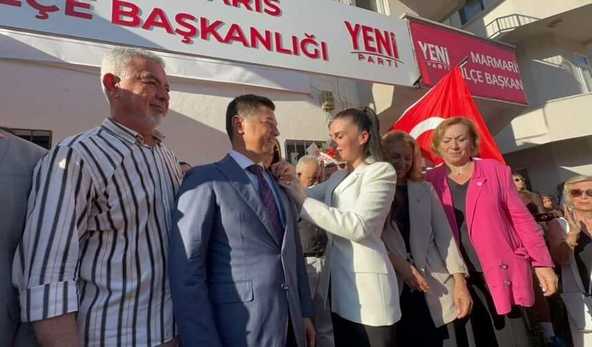 Marmaris Belediye Başkanı Ünlü, CHP'den istifa ederek Yeni Parti'ye katıldı