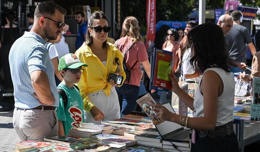 İZKİTAP-8. İzmir Kitap Fuarı kapılarını açtı