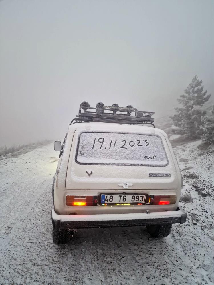 AW079552_01