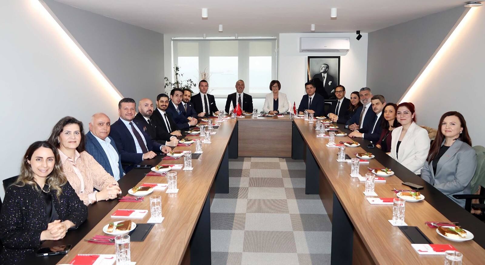 666194447 4742435252650206 1010032221792037838 N