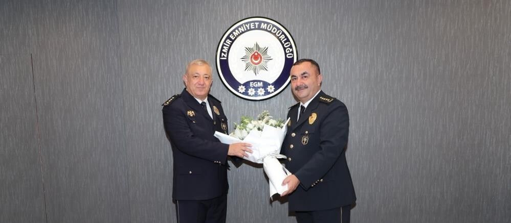 İzmir Emniyetinde devir teslim: Arıbaş görevine başladı